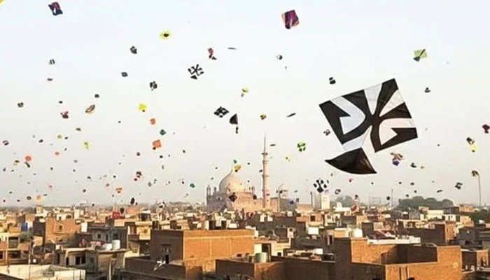 Pakistan: Punjab govt decides to ‘ban’ kite flying in areas near airports