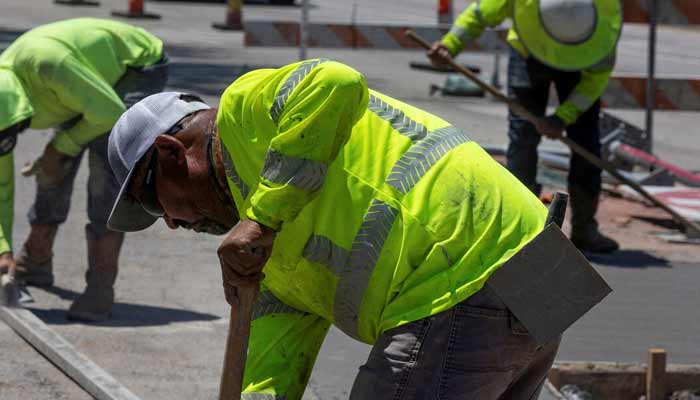 Pakistan: Pakistani workers set to regain jobs in Kuwait; Labour ties strengthened